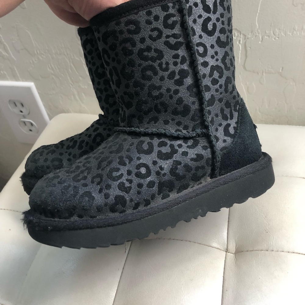 Uggs black leopard print, size toddler 10